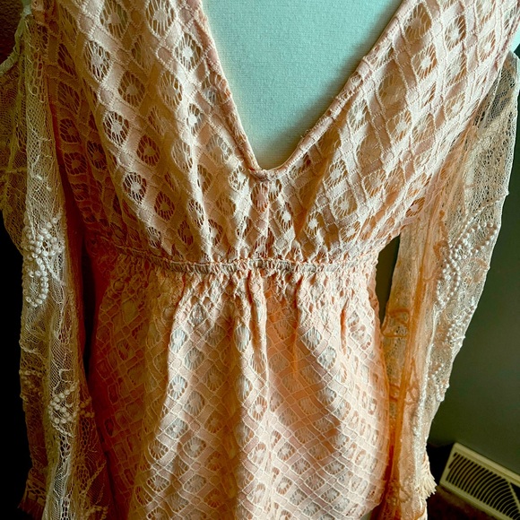 Venus Top size M Coral crochet boho lace deigned top cold shoulder semi sheer - Picture 4 of 9